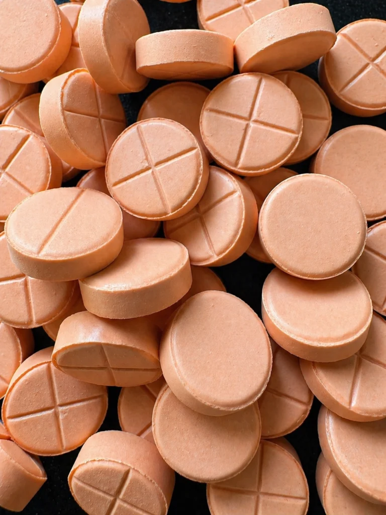 Tadalafil 20 mg tabletter för behandling av erektil dysfunktion och benign prostatahyperplasi.